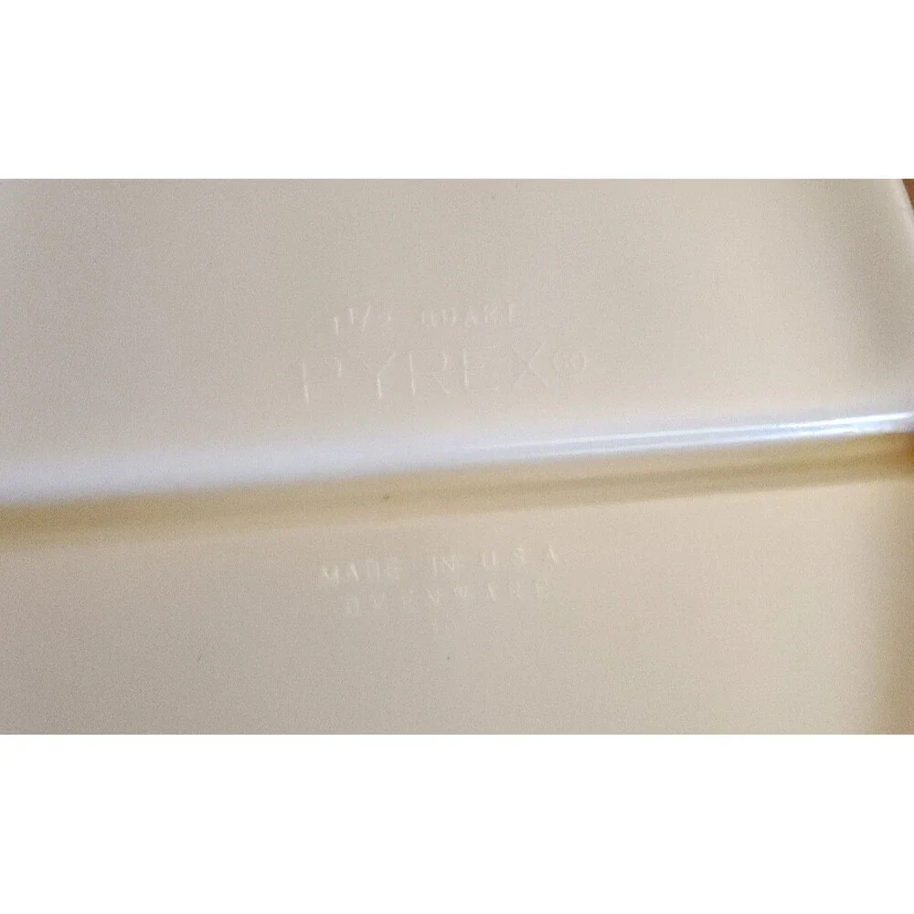 Pyrex Early American Divided Dish 1 1/2qt. Brown w/ Gold Accents White Interior